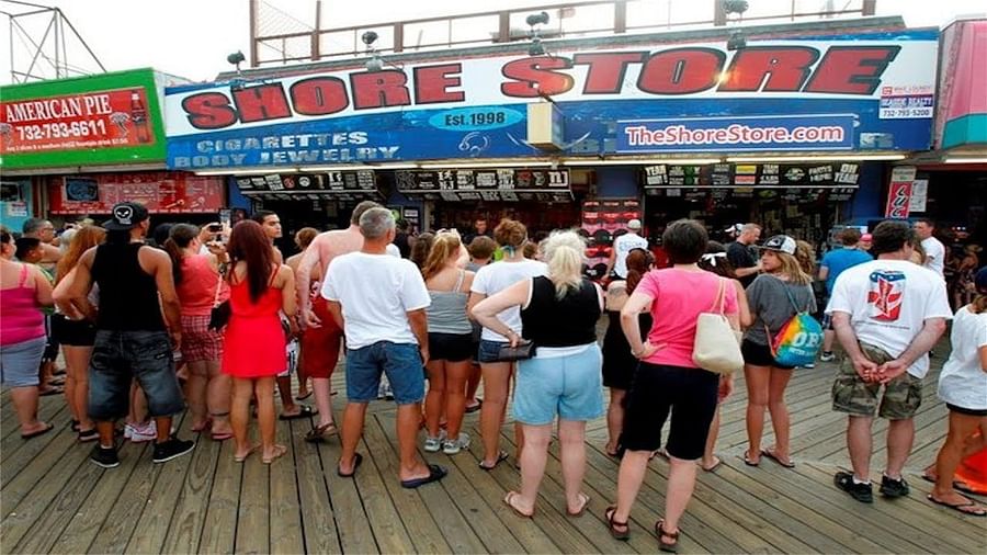 Jersey Shore cast members enjoying their time on the boardwalk